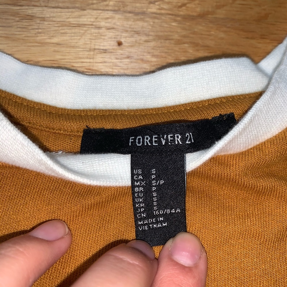 Long sleeve mustard colored crop top - Picture 2 of 2